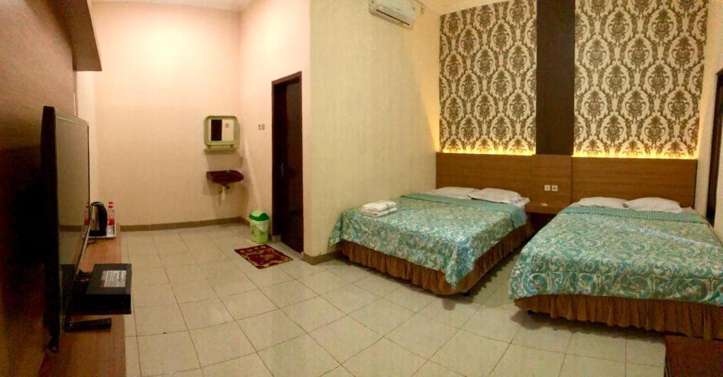 Gombong  Grafika Hotel Dan Resto المظهر الخارجي الصورة